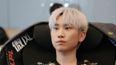 BLG战队Bin经济独享团战隐身，大招骗双引热议